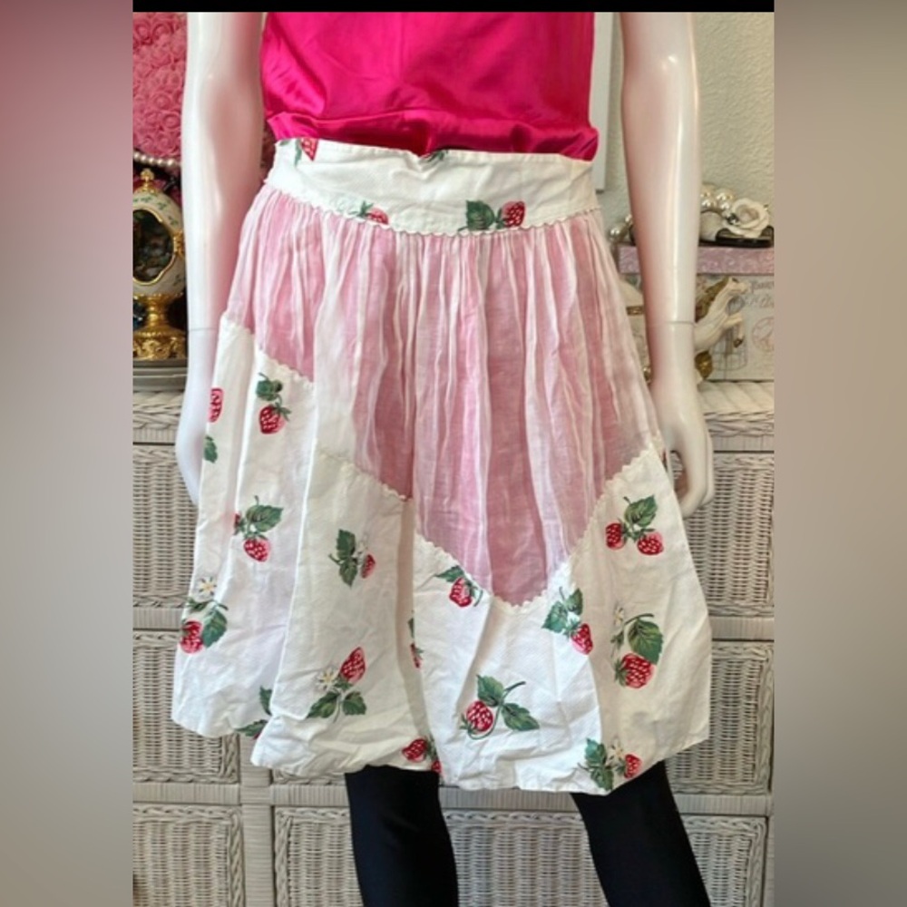 Amish Hand Crafted Apron Graphic Strawberry Print in Green Red & Cream O/S NWOT